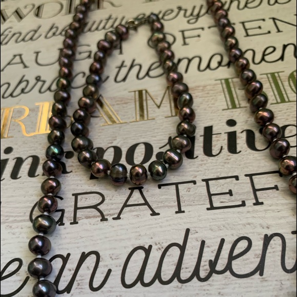 Beautiful iridescent necklace and bracelet combo - Picture 5 of 6